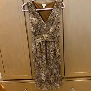 Motherhood Maternity, Beautiful, Chiffon dress. Lightweight and Elegent